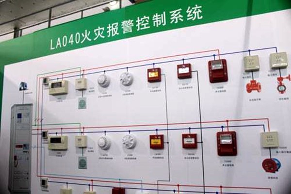 出現(xiàn)火警時(shí)，樓宇控制系統(tǒng)如何快速做出反應(yīng)？